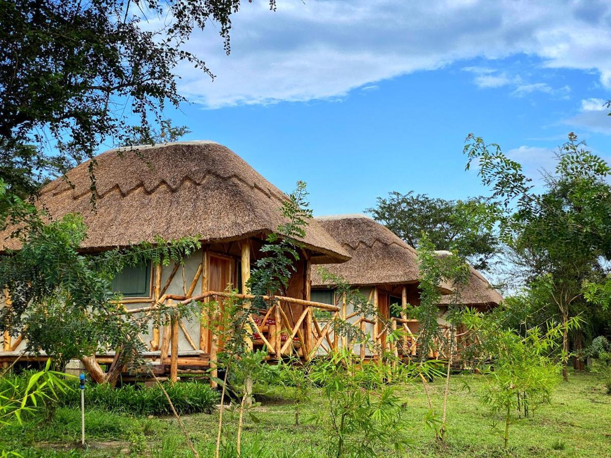 Murchison Falls Bamboo Village Paraa Екстериор снимка