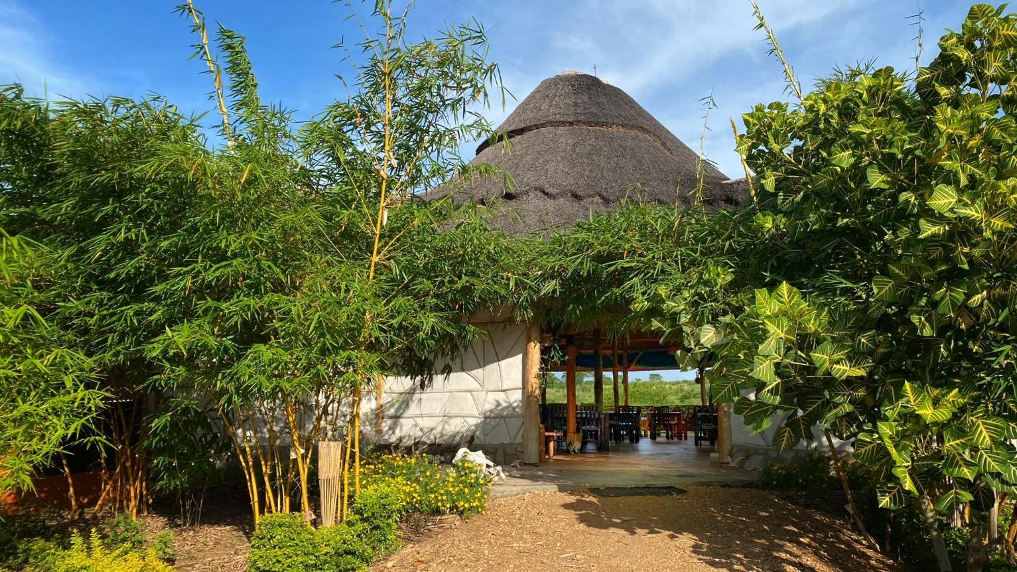 Murchison Falls Bamboo Village Paraa Екстериор снимка