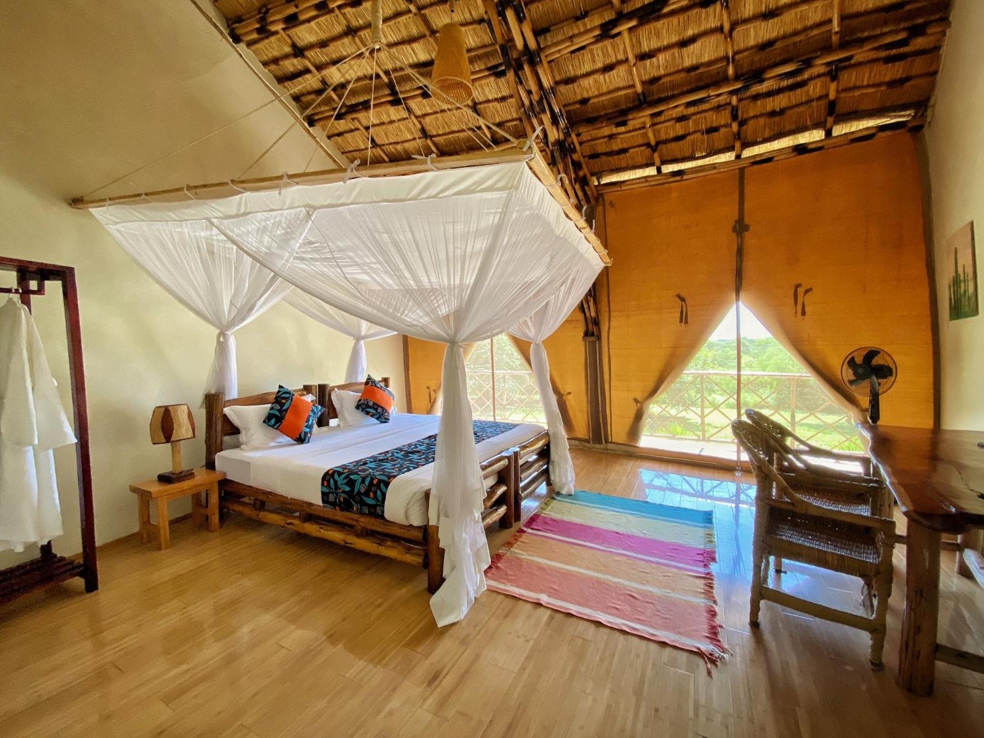 Murchison Falls Bamboo Village Paraa Екстериор снимка