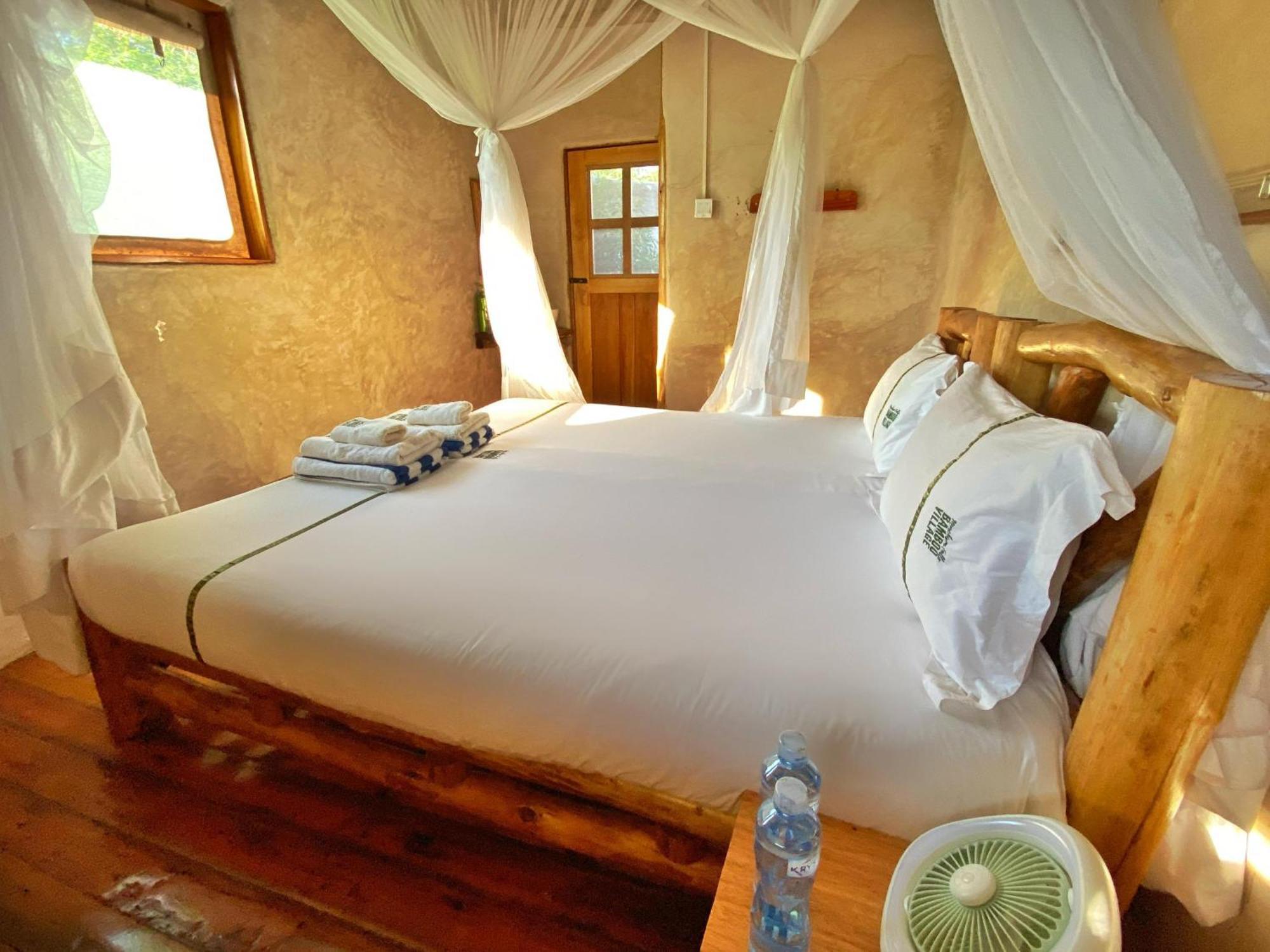 Murchison Falls Bamboo Village Paraa Екстериор снимка